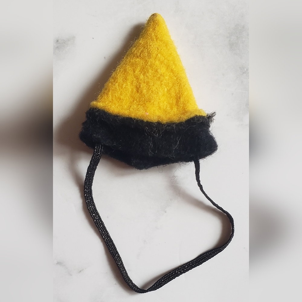 Vintage 1960s 1963 Barbie Midge doll #944 Masquerade Yellow Black felt hat